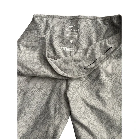 Nike Dri-Fit Women’s Capri Leggings – Size XS – Gray Pattern – 18” Inseam - Picture 4 of 5